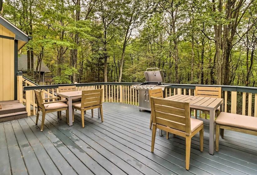 Hot Tub + Game Room: Peaceful Poconos Home!