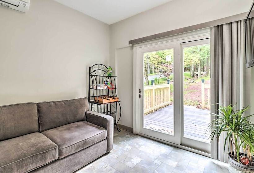 Hot Tub + Game Room: Peaceful Poconos Home!