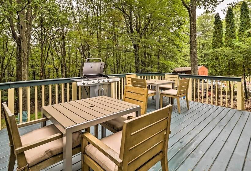 Hot Tub + Game Room: Peaceful Poconos Home!