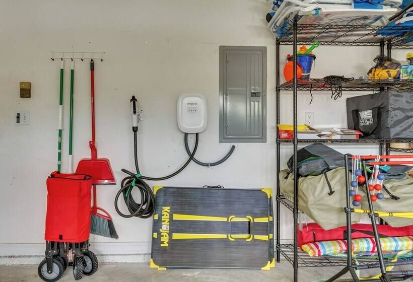 Pensacola Home W/ Patio: 4 Miles To Beach!