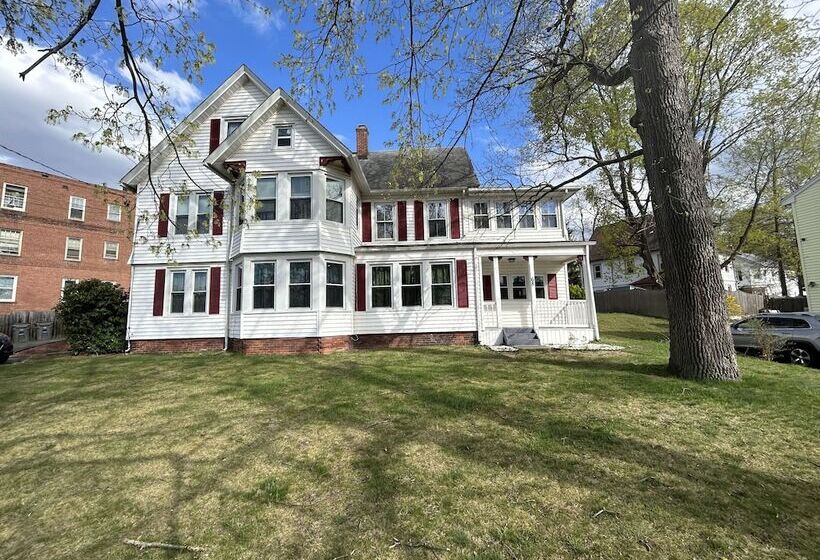 پانسیون Cheney Bros Hill Top Mansion