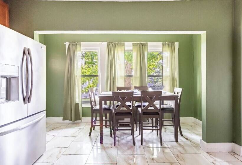 پانسیون Cheney Bros Hill Top Mansion