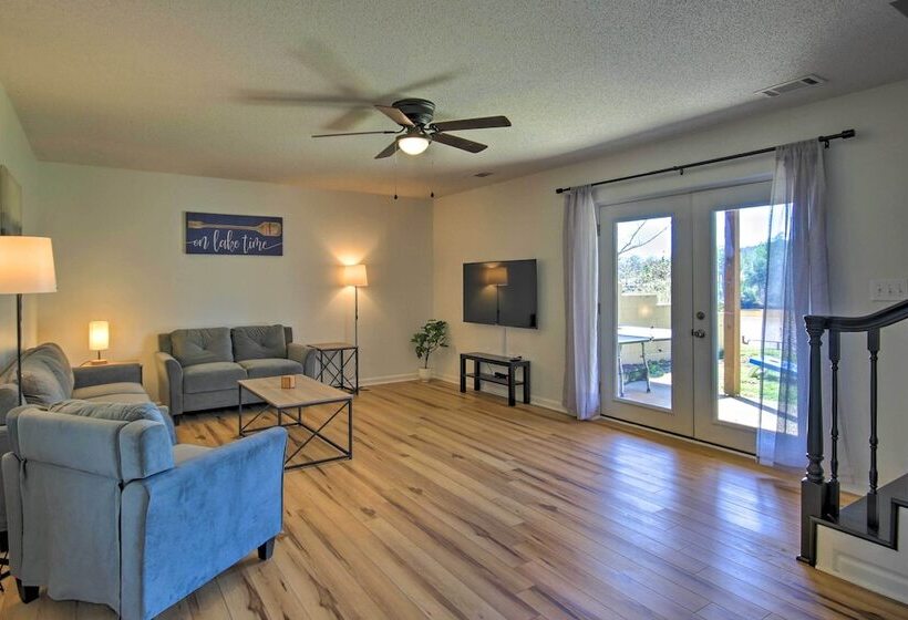 Pet Friendly Lakefront Retreat W/ Deck & Dock