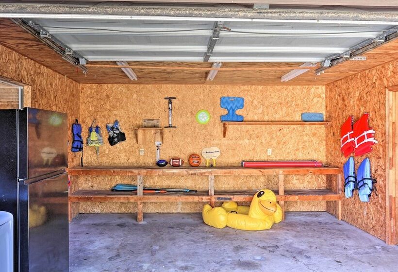 Pet Friendly Lakefront Retreat W/ Deck & Dock