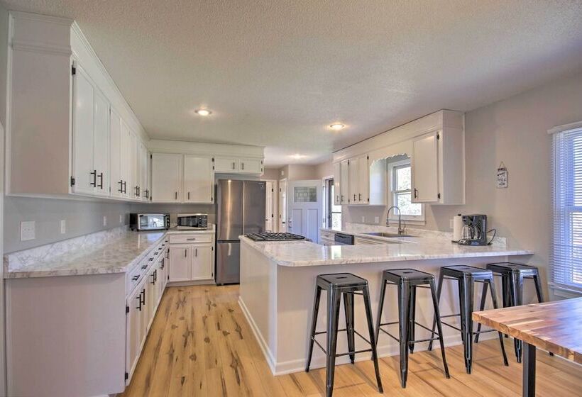 Pet Friendly Lakefront Retreat W/ Deck & Dock