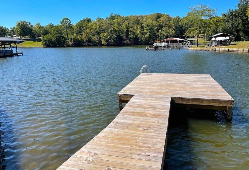 Pet Friendly Lakefront Retreat W/ Deck & Dock