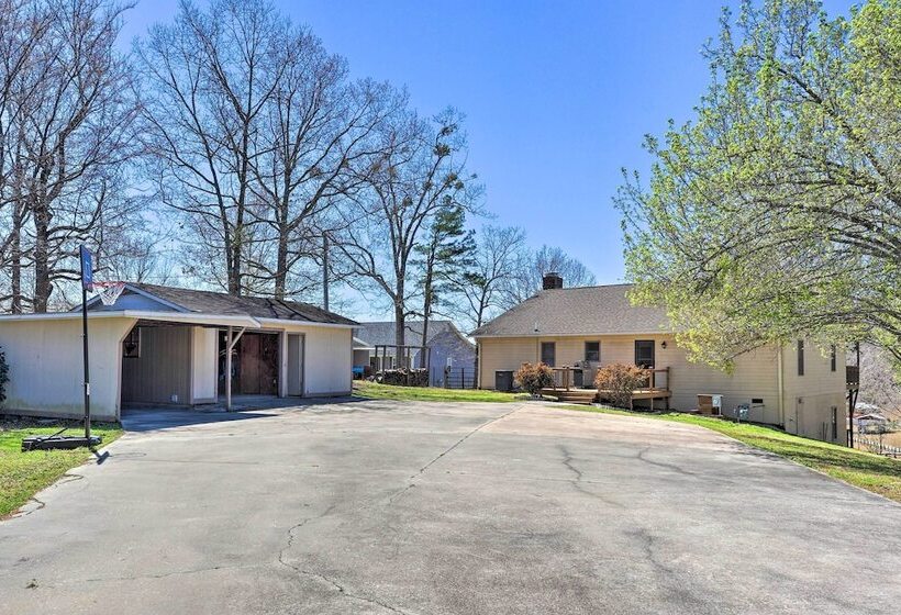 Pet Friendly Lakefront Retreat W/ Deck & Dock