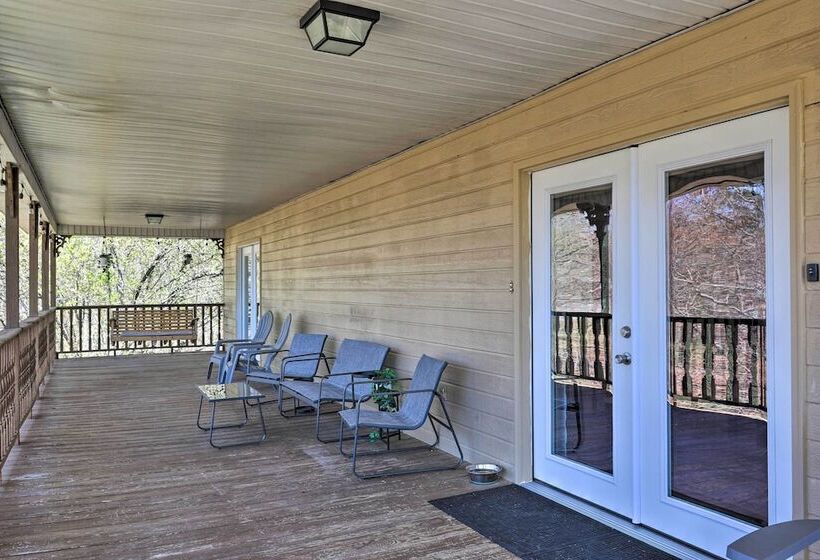 Pet Friendly Lakefront Retreat W/ Deck & Dock