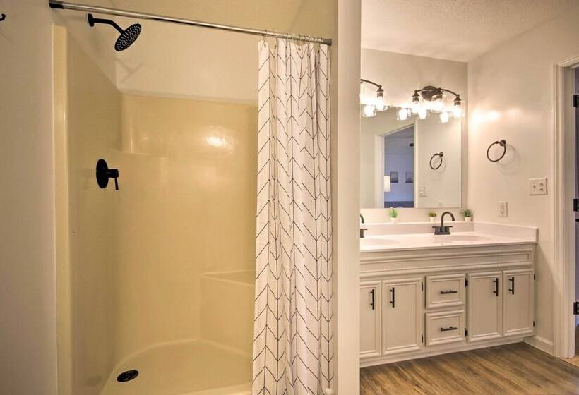 Pet Friendly Lakefront Retreat W/ Deck & Dock