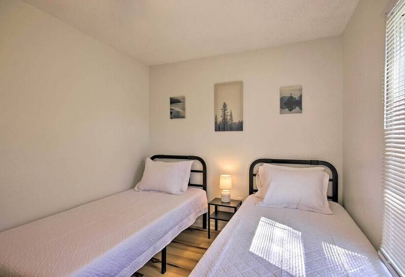 Pet Friendly Lakefront Retreat W/ Deck & Dock