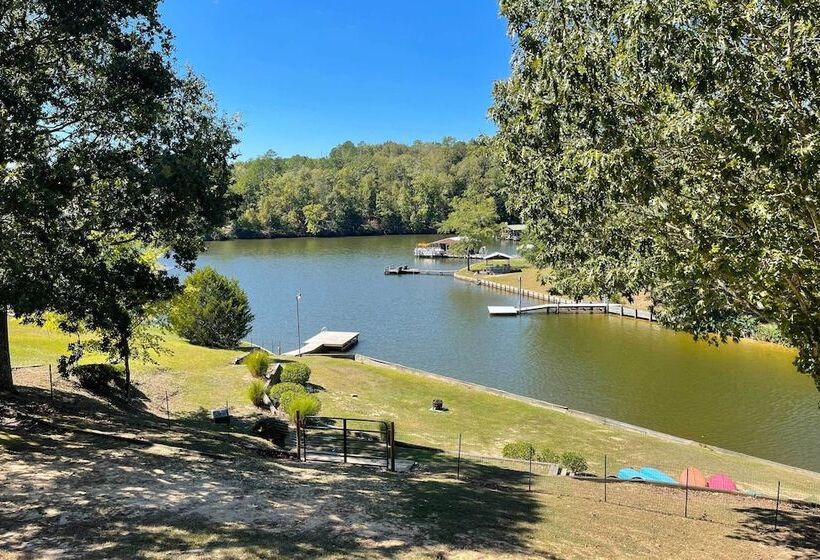 Pet Friendly Lakefront Retreat W/ Deck & Dock