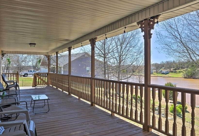 Pet Friendly Lakefront Retreat W/ Deck & Dock