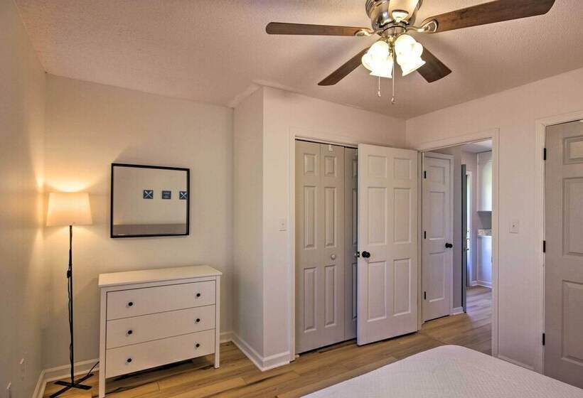 Pet Friendly Lakefront Retreat W/ Deck & Dock