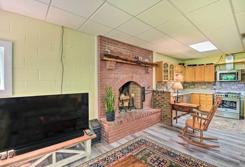 Chauga River Cabin: Pets Welcome!