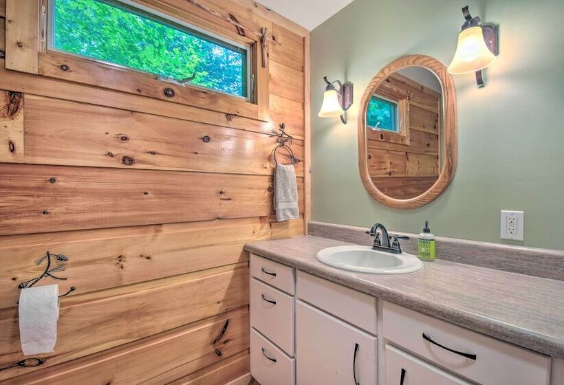 Chauga River Cabin: Pets Welcome!