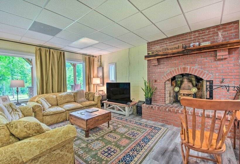 Chauga River Cabin: Pets Welcome!