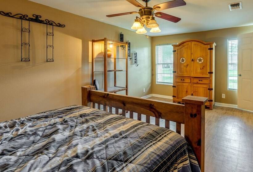 Pet Friendly Victoria Home   Kayak, Fish & Golf!