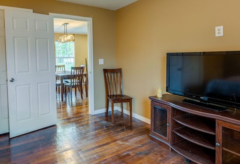 Pet Friendly Victoria Home   Kayak, Fish & Golf!