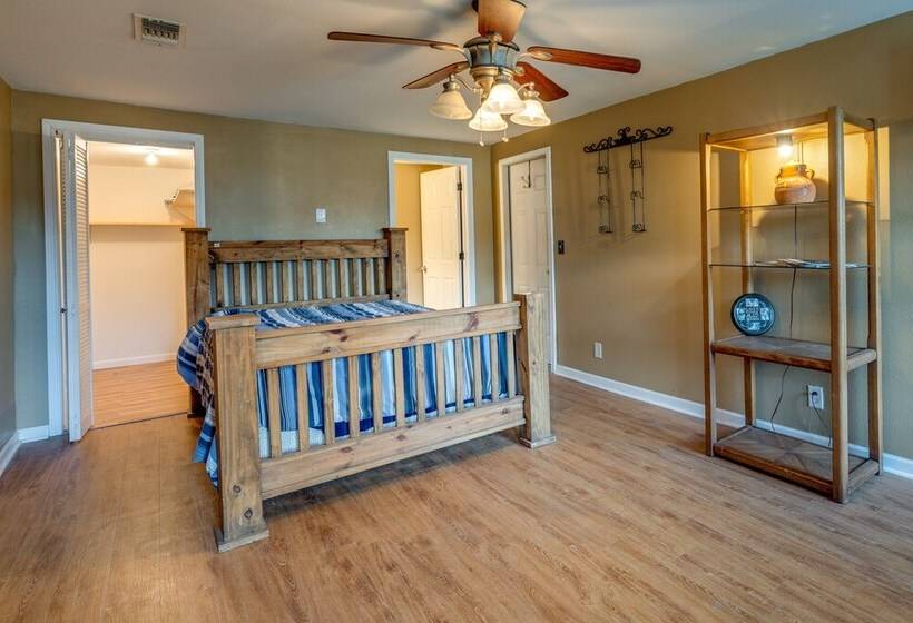 Pet Friendly Victoria Home   Kayak, Fish & Golf!