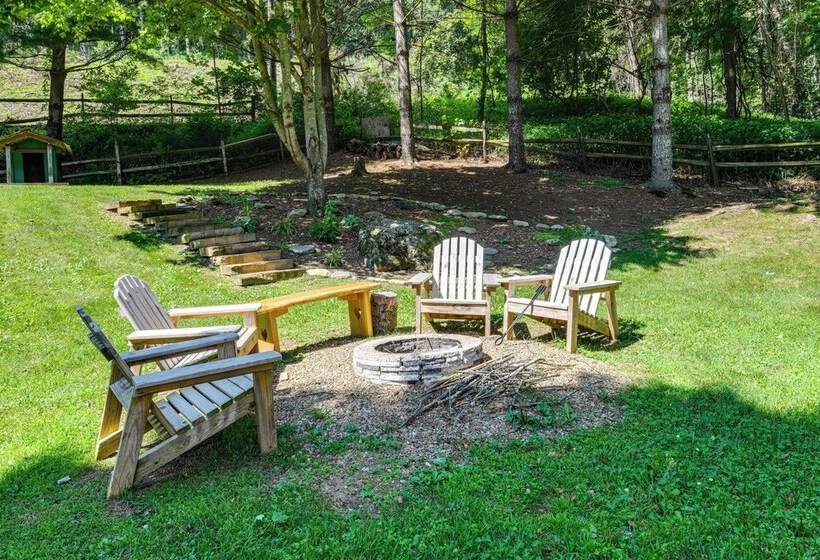 Pet Friendly Waynesville Retreat W/ Hot Tub!