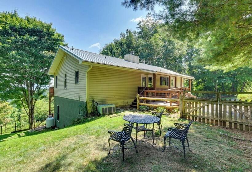 Pet Friendly Waynesville Retreat W/ Hot Tub!