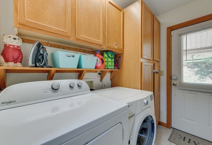 Pet Friendly Waynesville Retreat W/ Hot Tub!