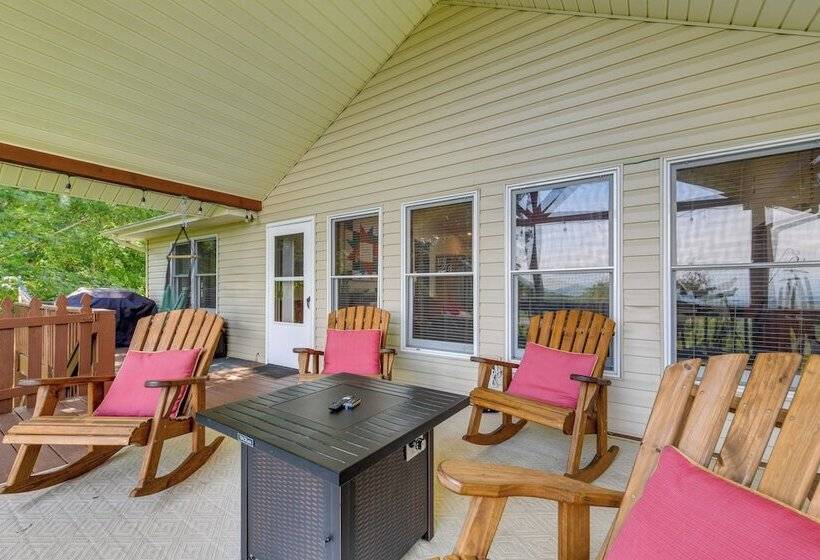Pet Friendly Waynesville Retreat W/ Hot Tub!