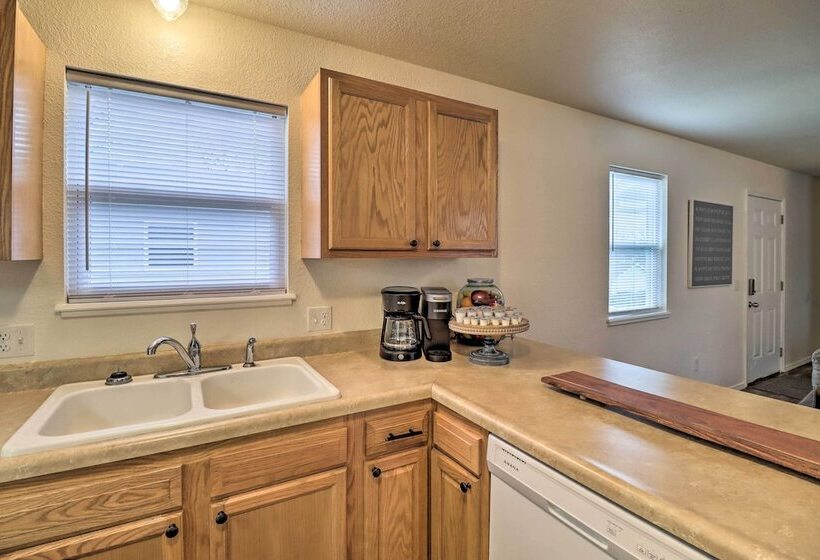Pet Friendly West Plains Pad < 1 Mi To Dtwn!