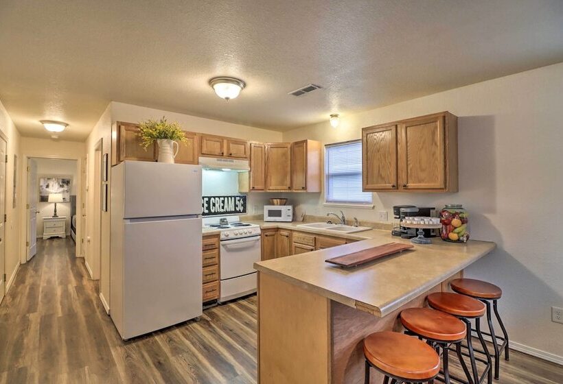 Pet Friendly West Plains Pad < 1 Mi To Dtwn!