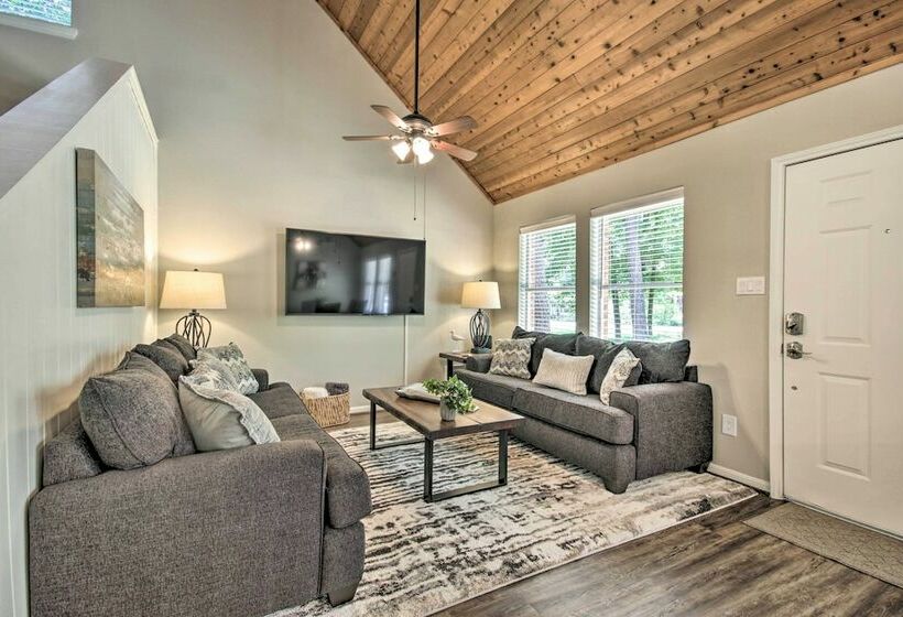 Piney Woods Cottage, Steps From Livingston Lake!