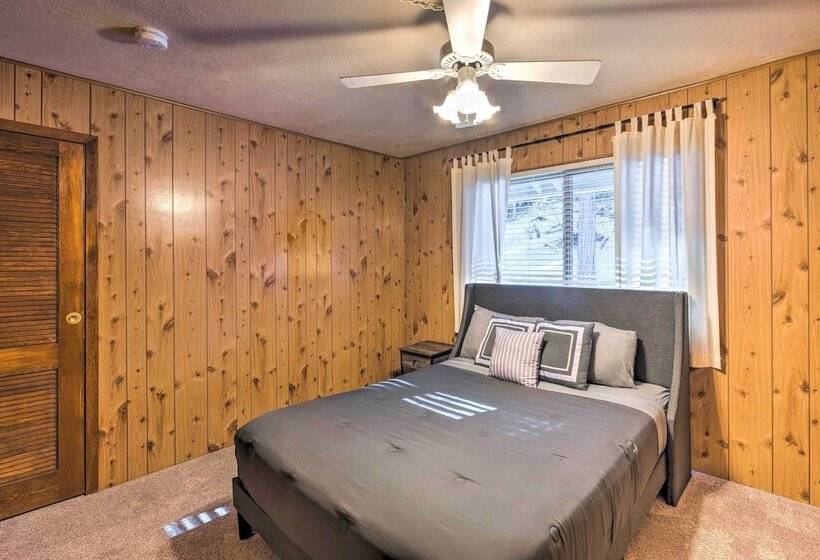 Private Family Getaway: Walk To Scotts Flat!