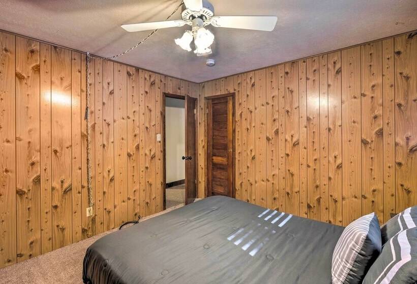 Private Family Getaway: Walk To Scotts Flat!