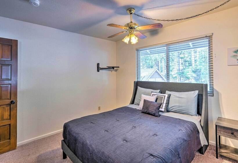 Private Family Getaway: Walk To Scotts Flat!