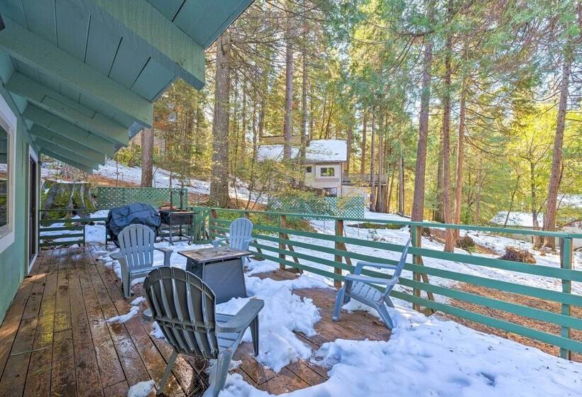 Private Family Getaway: Walk To Scotts Flat!