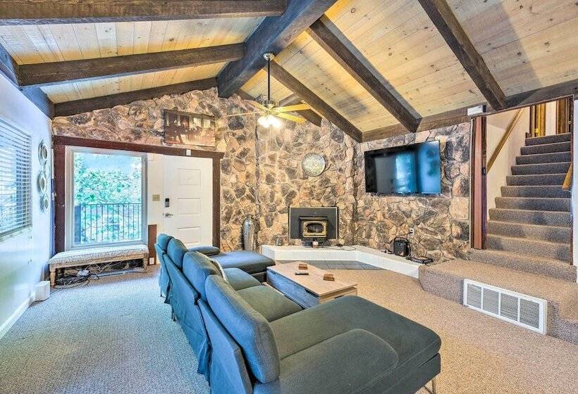 Private Family Getaway: Walk To Scotts Flat!