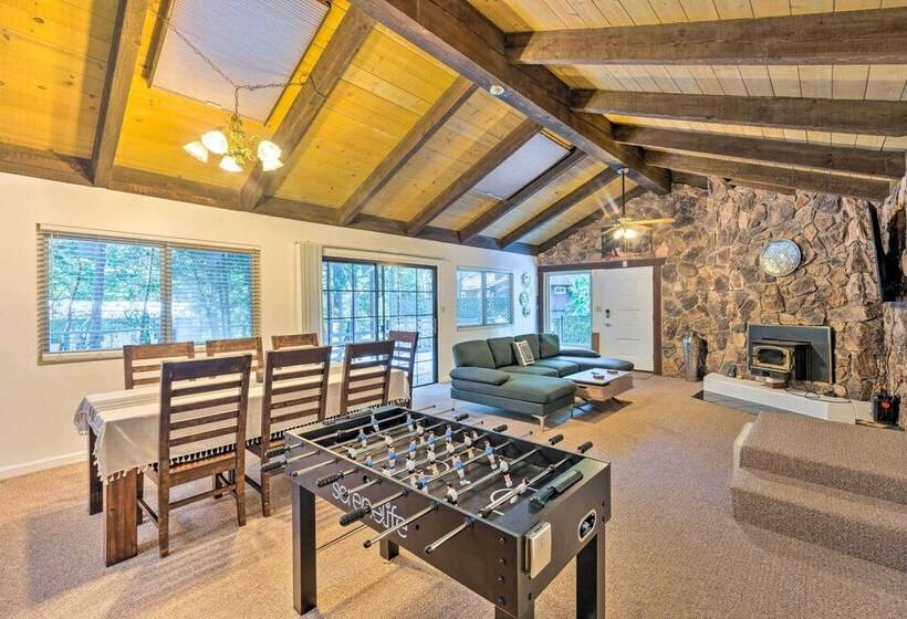 Private Family Getaway: Walk To Scotts Flat!