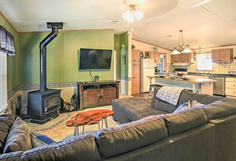 Private Hill Country House W/ Deck On 7 Acres!