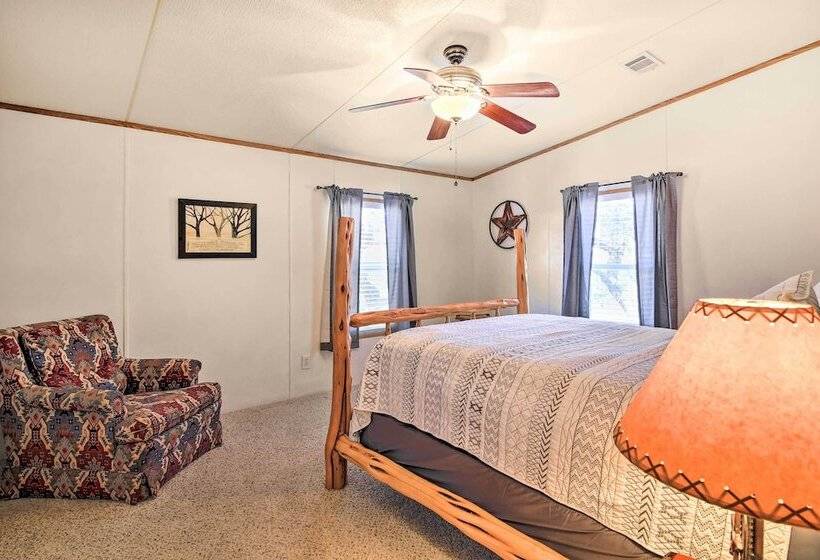 Private Hill Country House W/ Deck On 7 Acres!