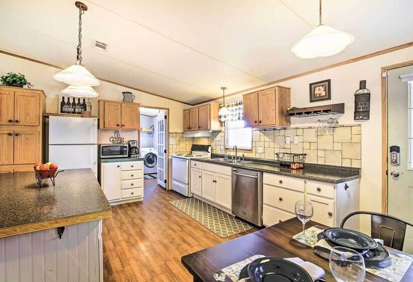 Private Hill Country House W/ Deck On 7 Acres!