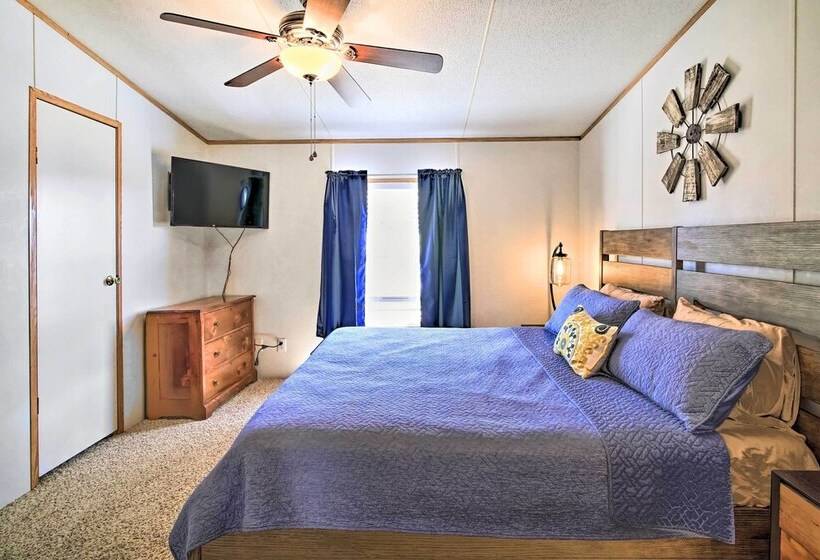 Private Hill Country House W/ Deck On 7 Acres!