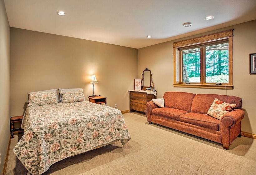 Private Retreat W/ Dock On Middle Eau Claire Lake!