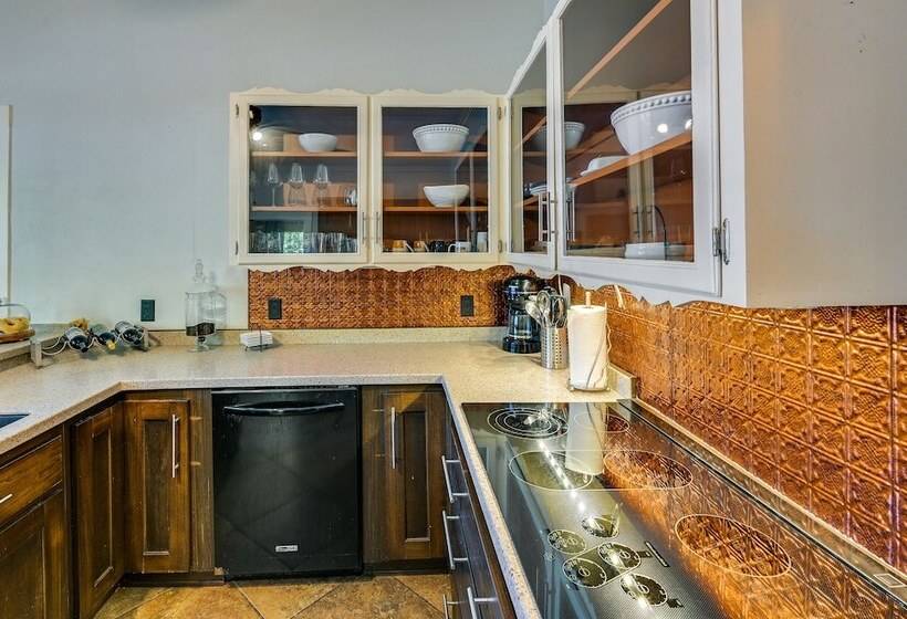 Quaint Anderson Home W/ Sunroom, Walk To Downtown!