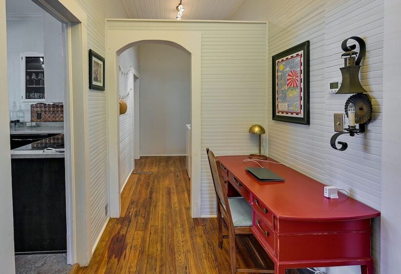 Quaint Anderson Home W/ Sunroom, Walk To Downtown!