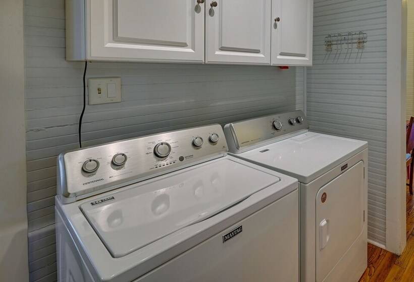 Quaint Anderson Home W/ Sunroom, Walk To Downtown!