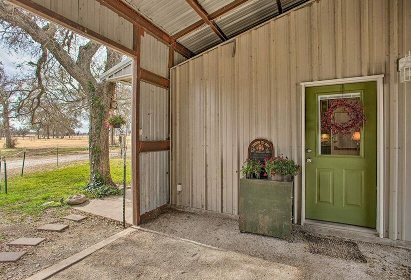Quaint Countryside Casita: 45 Mi To Ft. Worth
