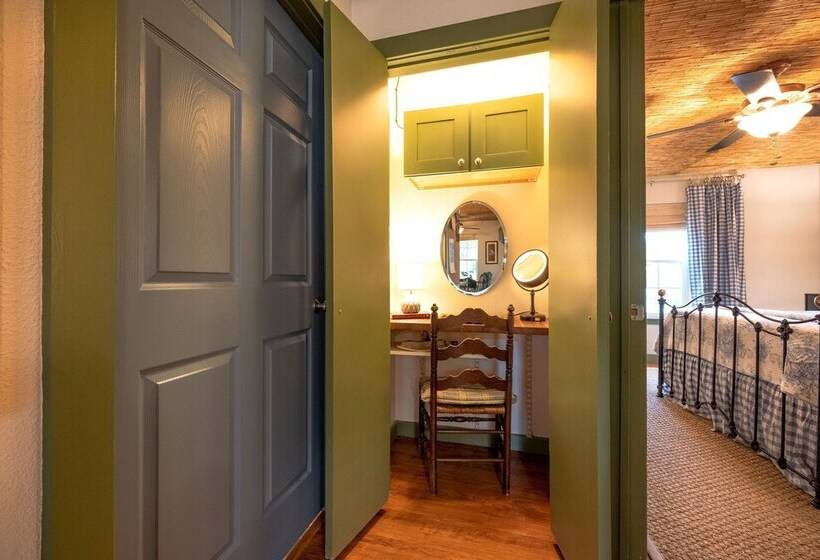 Quaint Countryside Casita: 45 Mi To Ft. Worth