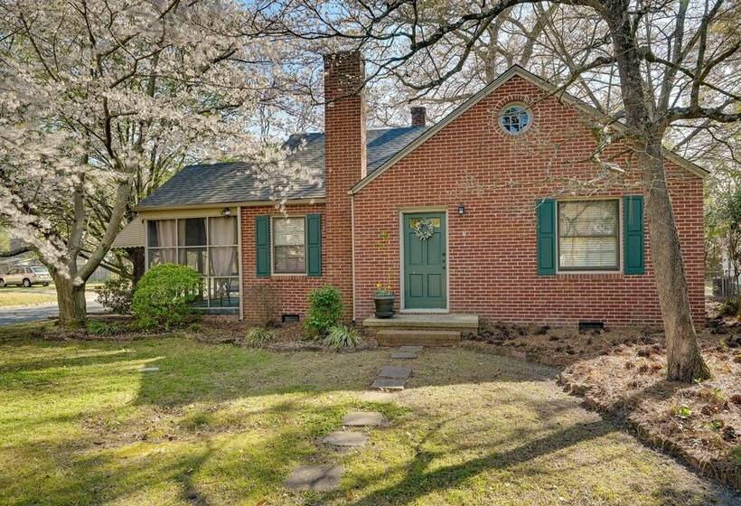 Quaint Goldsboro Home W/ Screened In Porch!