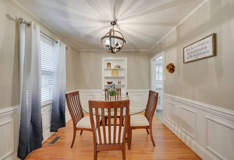 Quaint Goldsboro Home W/ Screened In Porch!