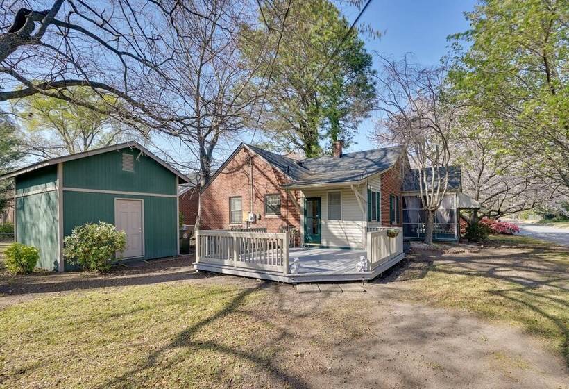 Quaint Goldsboro Home W/ Screened In Porch!
