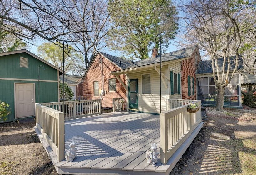 Quaint Goldsboro Home W/ Screened In Porch!